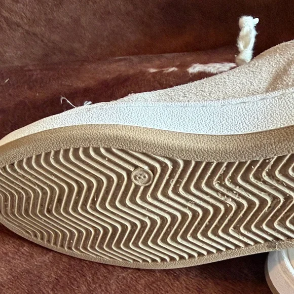 Vintage Havana Women's Tan and Cream Sneakers - Picture 5 of 8